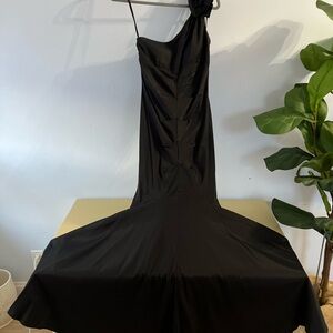 Cache Strapless Black Gown
